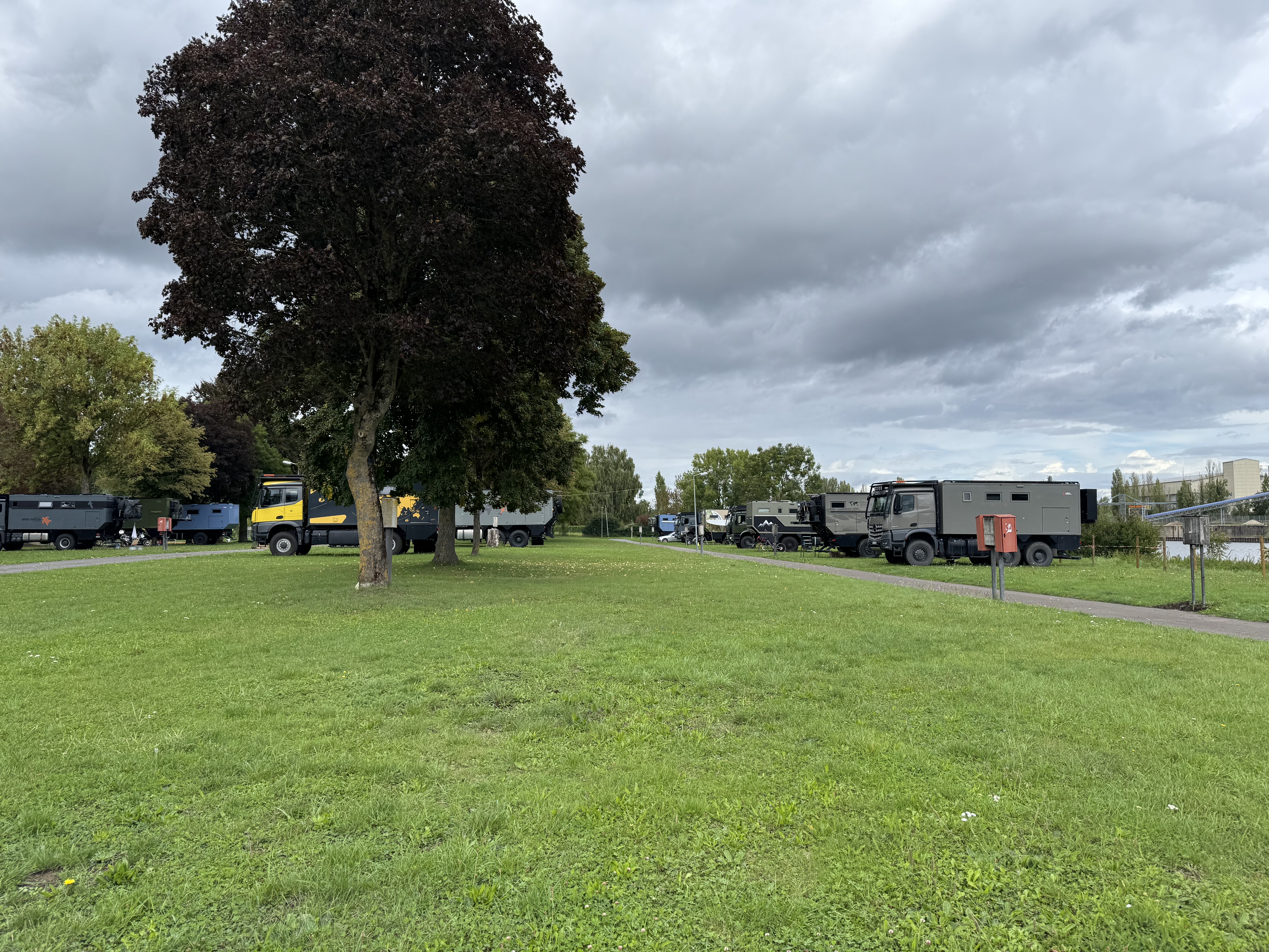 image from Alles voll mit Expeditionsmobilen hier 🇱🇺