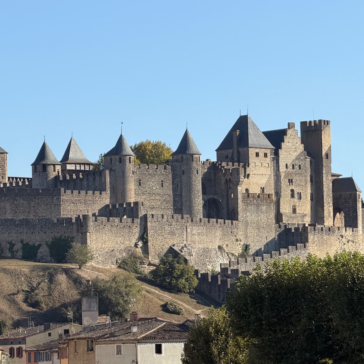 Die Stadtmauer und Türme der Festung von Carcassonne