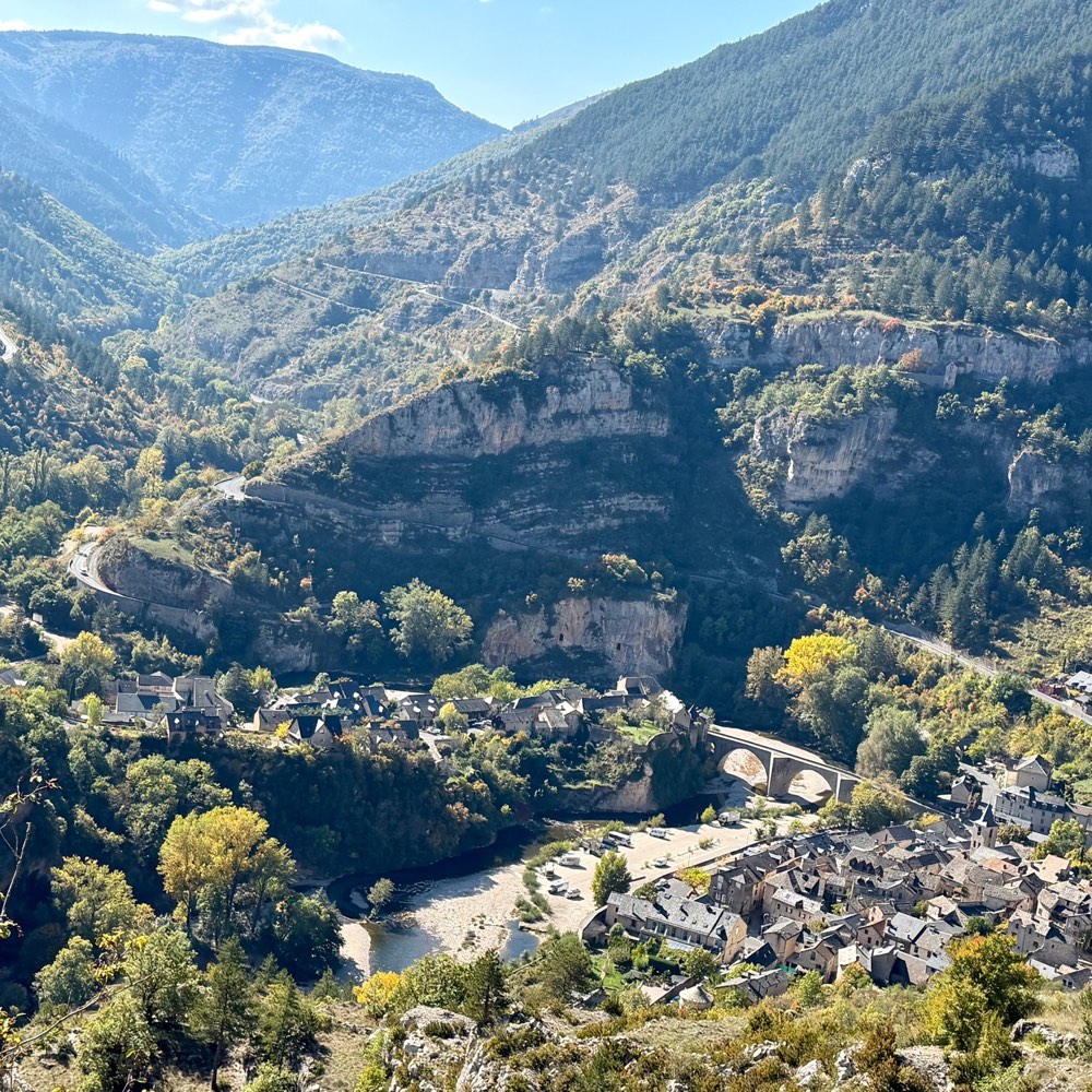 Steile Felswände rund um die Tarnschlucht